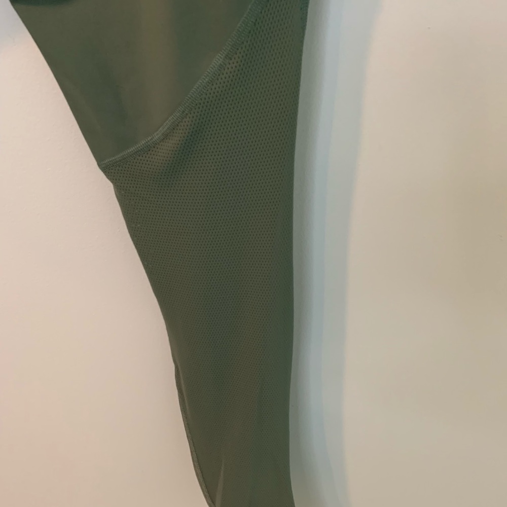Victoria’s Secret workout leggings - Picture 3 of 4